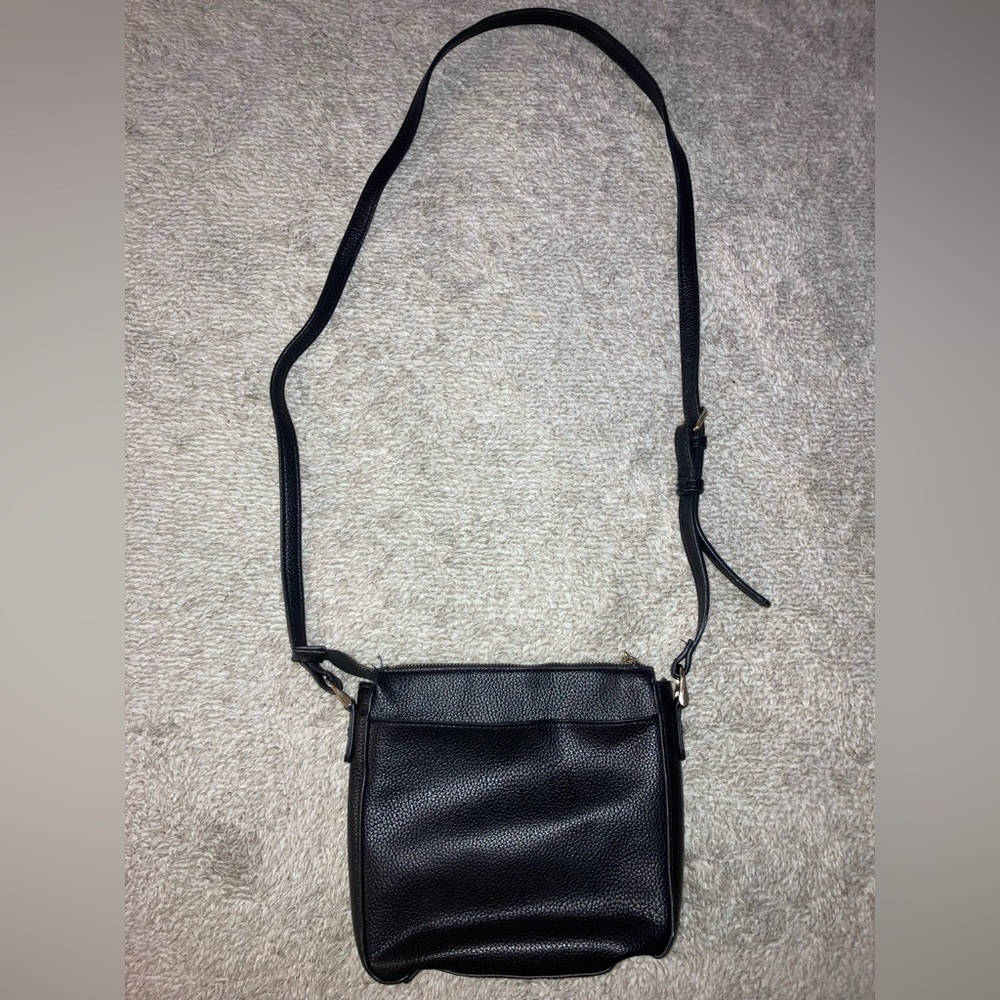 Multi-pocket crossbody